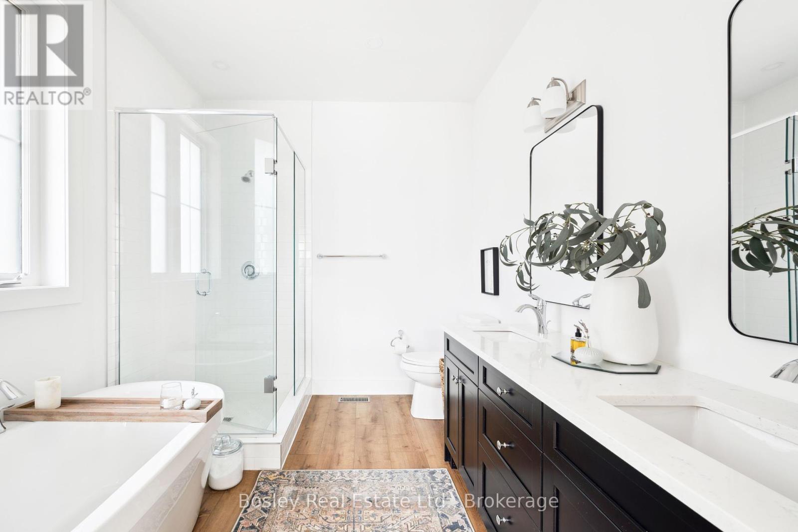 Photo 17 of 114 Courtland Street, Blue Mountains ON