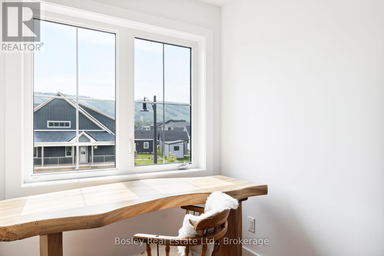 Photo 16 of 114 Courtland Street, Blue Mountains ON