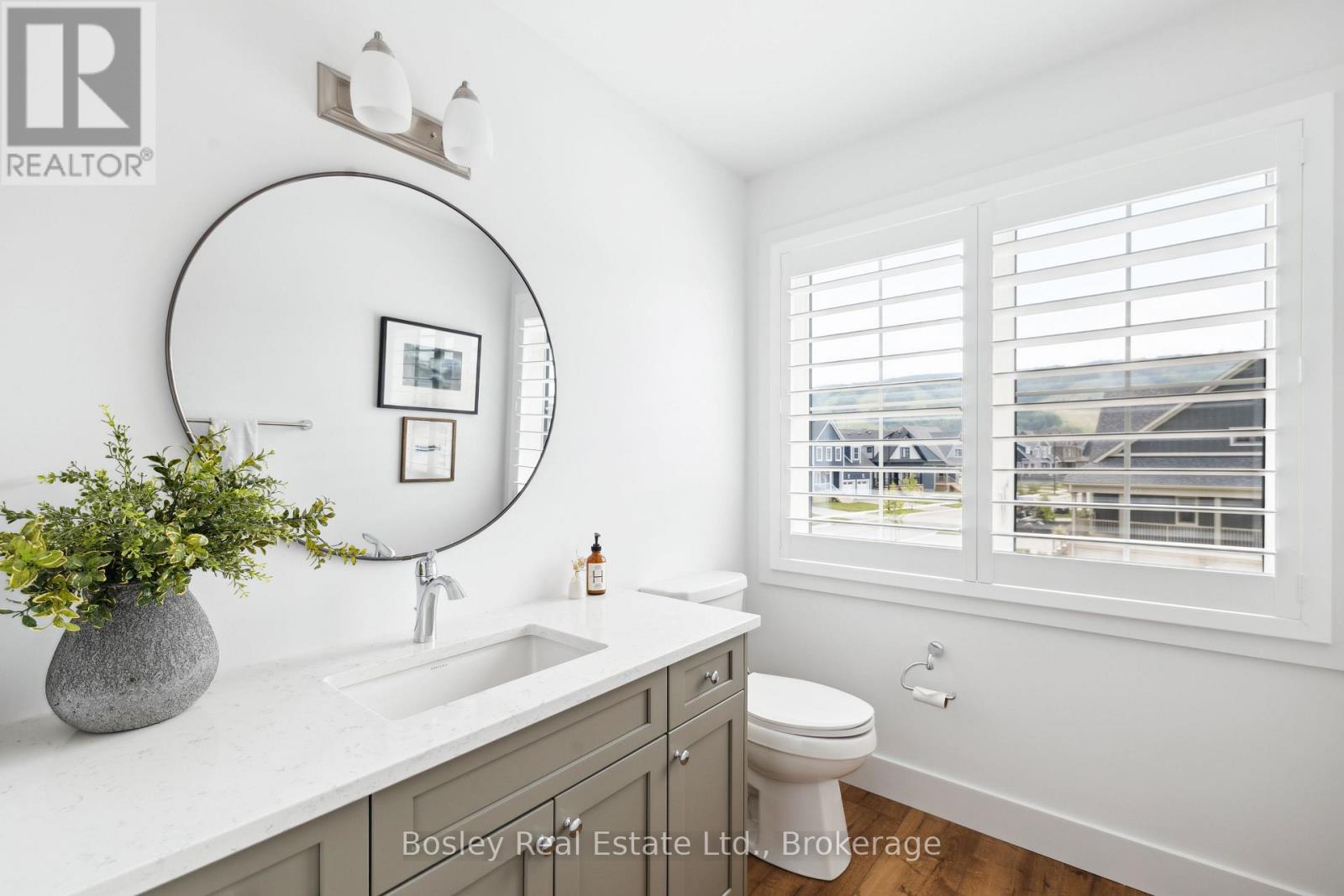 Photo 31 of 114 Courtland Street, Blue Mountains ON