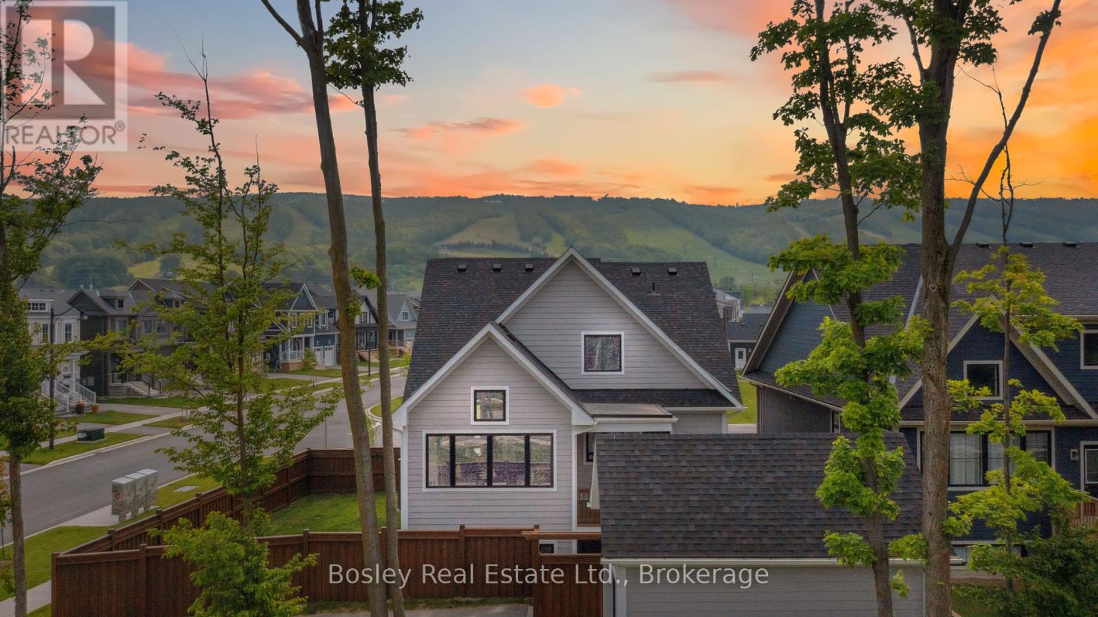 Photo 14 of 114 Courtland Street, Blue Mountains ON