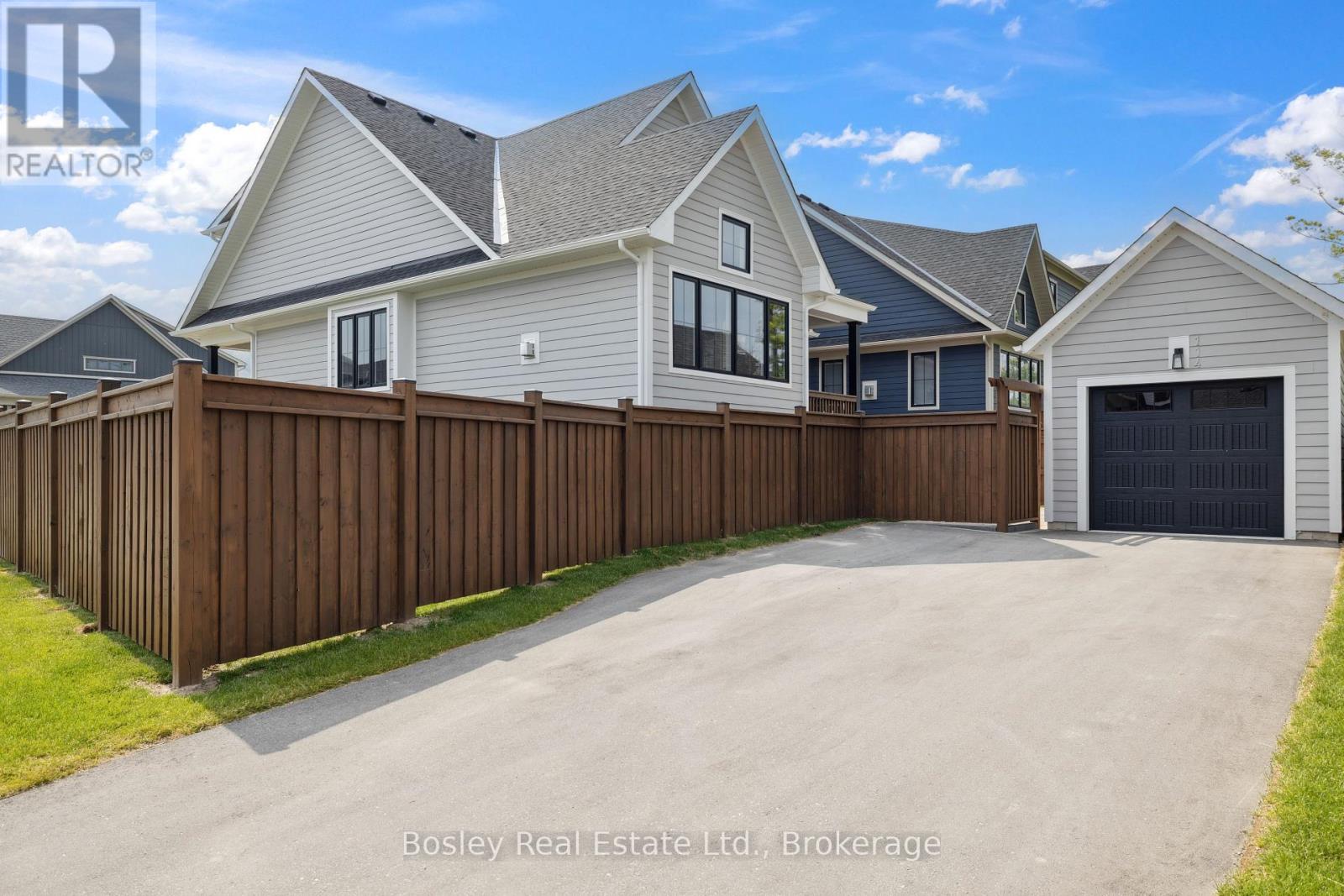 Photo 12 of 114 Courtland Street, Blue Mountains ON