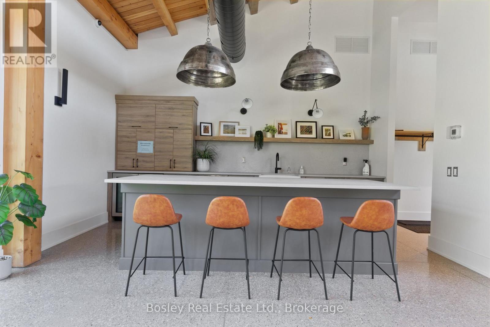 Photo 5 of 114 Courtland Street, Blue Mountains ON