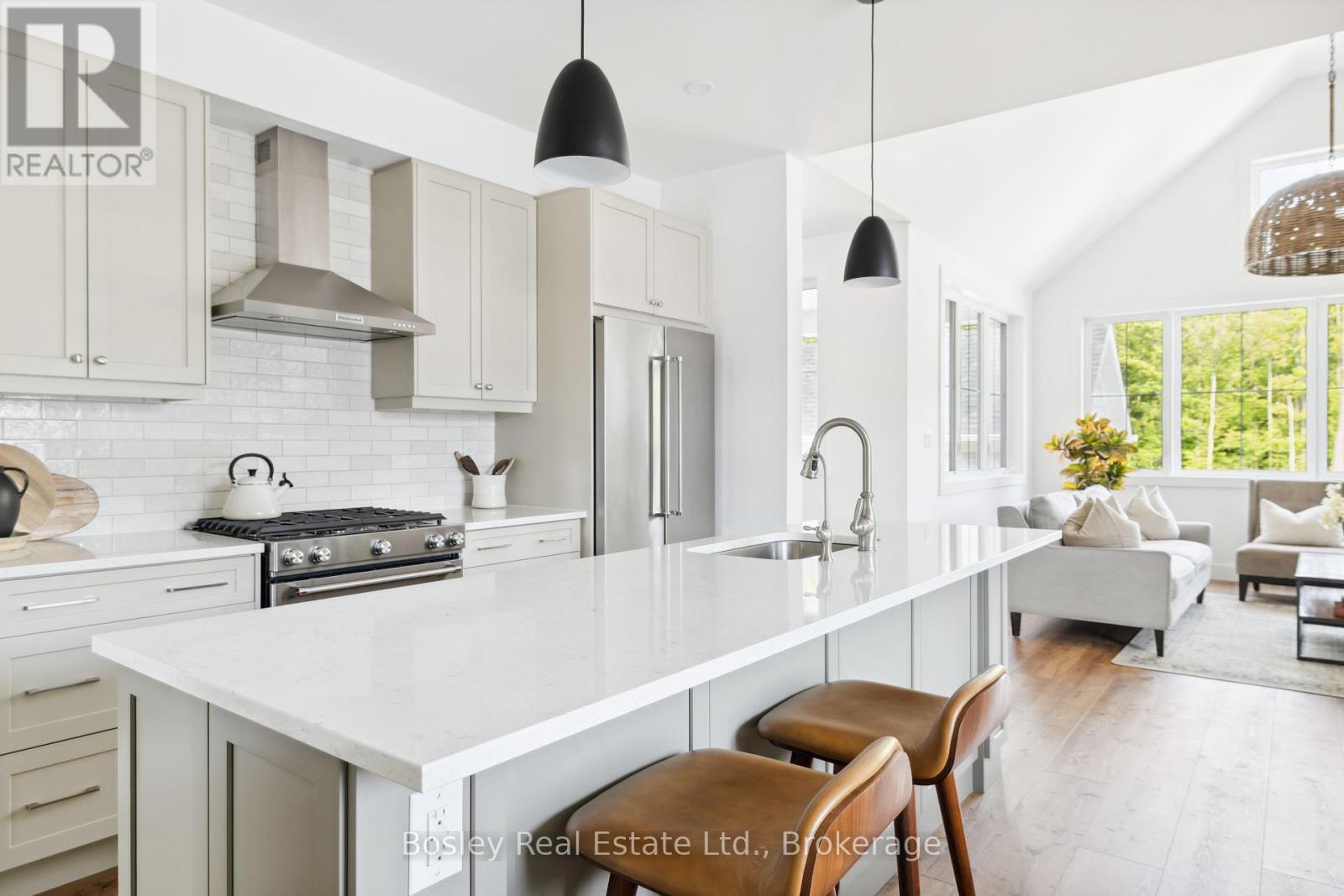 Photo 35 of 114 Courtland Street, Blue Mountains ON