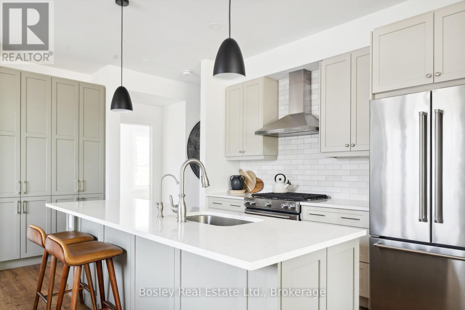 Photo 19 of 114 Courtland Street, Blue Mountains ON