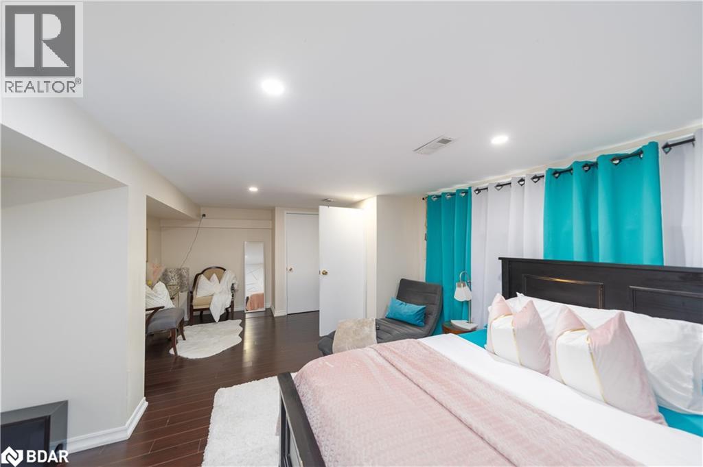 Photo 16 of 57 Plunkett Road, Toronto ON