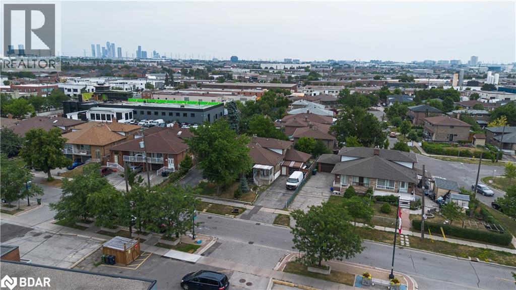 Photo 17 of 57 Plunkett Road, Toronto ON
