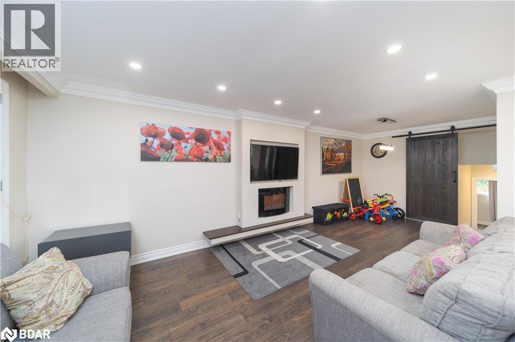Photo 11 of 57 Plunkett Road, Toronto ON