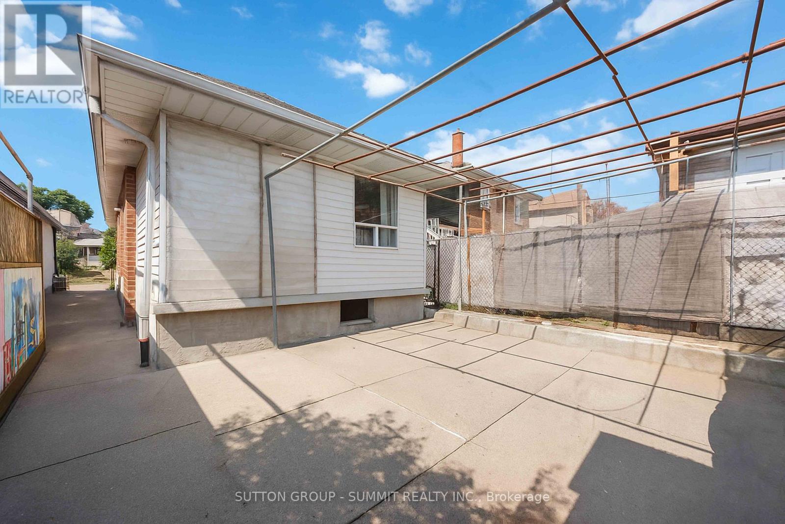 Photo 31 of 405 Gilbert Avenue, Toronto ON