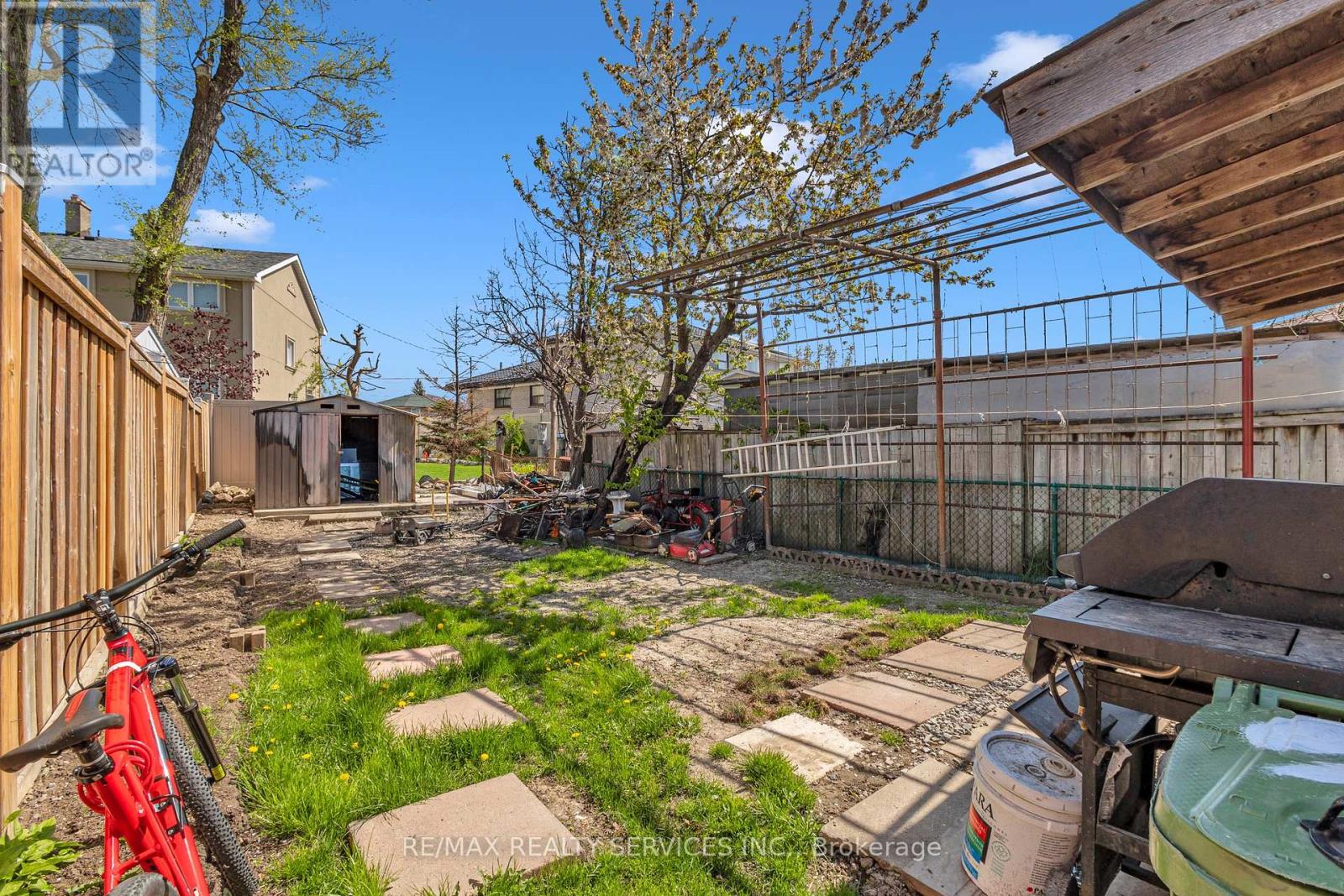 Photo 13 of 67 Northover Street, Toronto ON