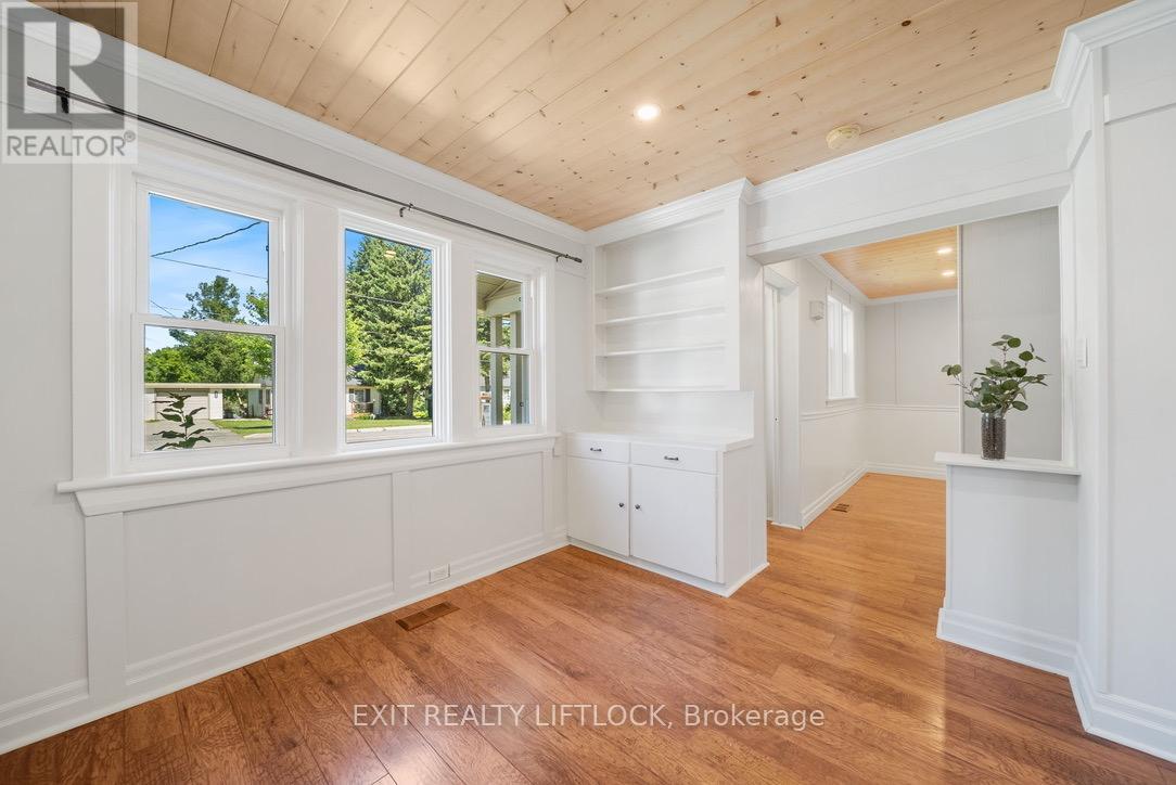 Photo 24 of 236 Hiram Street, Bracebridge ON