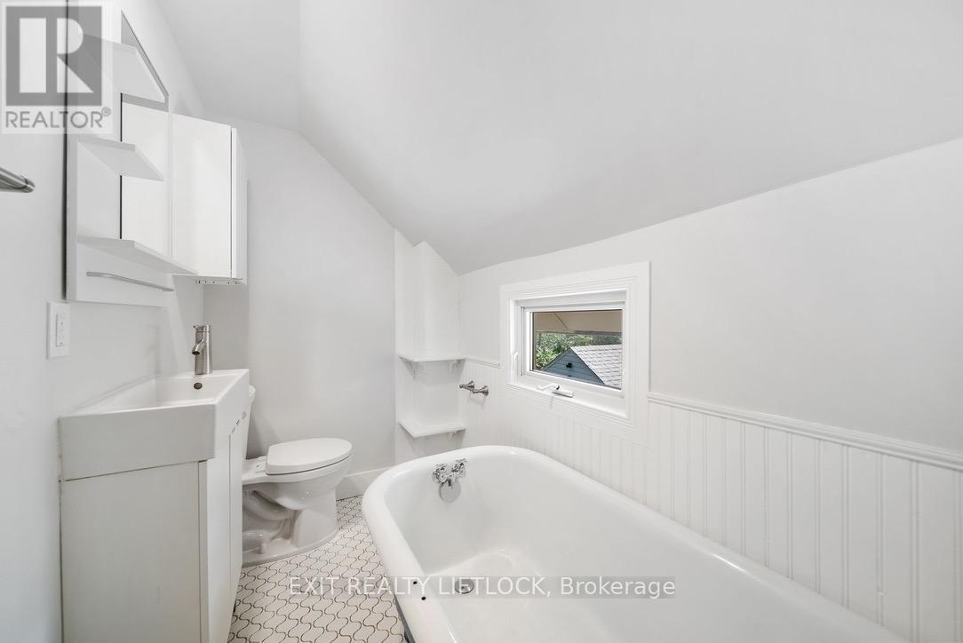 Photo 21 of 236 Hiram Street, Bracebridge ON