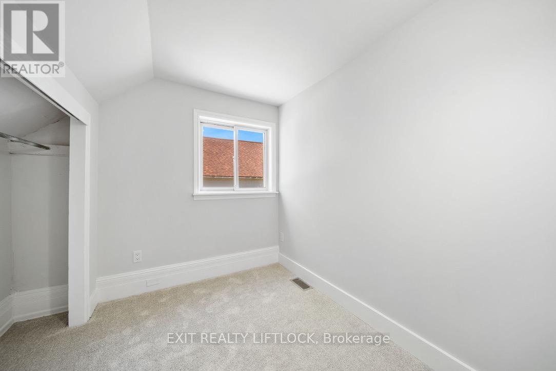 Photo 14 of 236 Hiram Street, Bracebridge ON