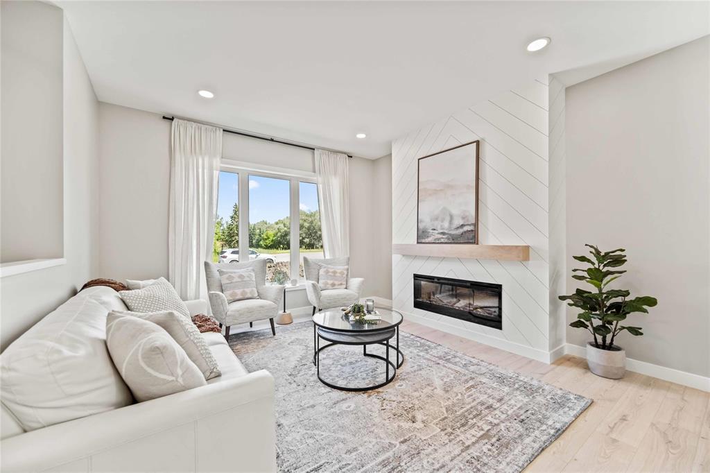 Photo 4 of 826 Turnberry Cove, Niverville MB