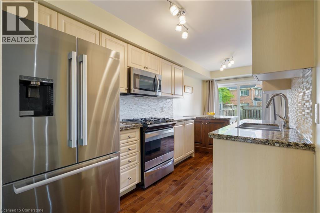 Photo 10 of 2626 Armour Crescent, Burlington ON