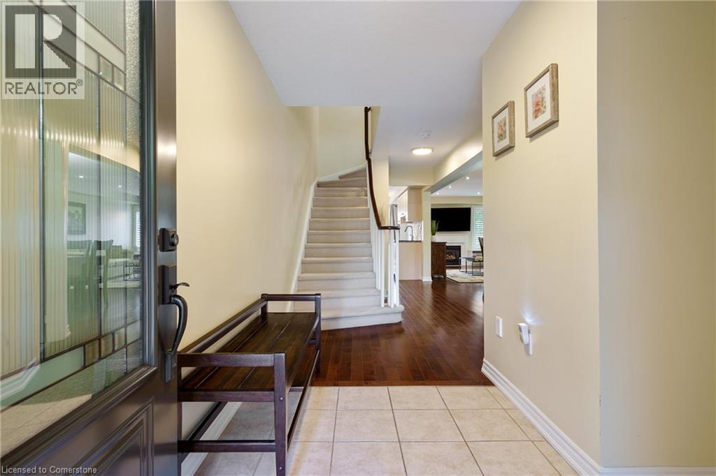 Photo 4 of 2626 Armour Crescent, Burlington ON