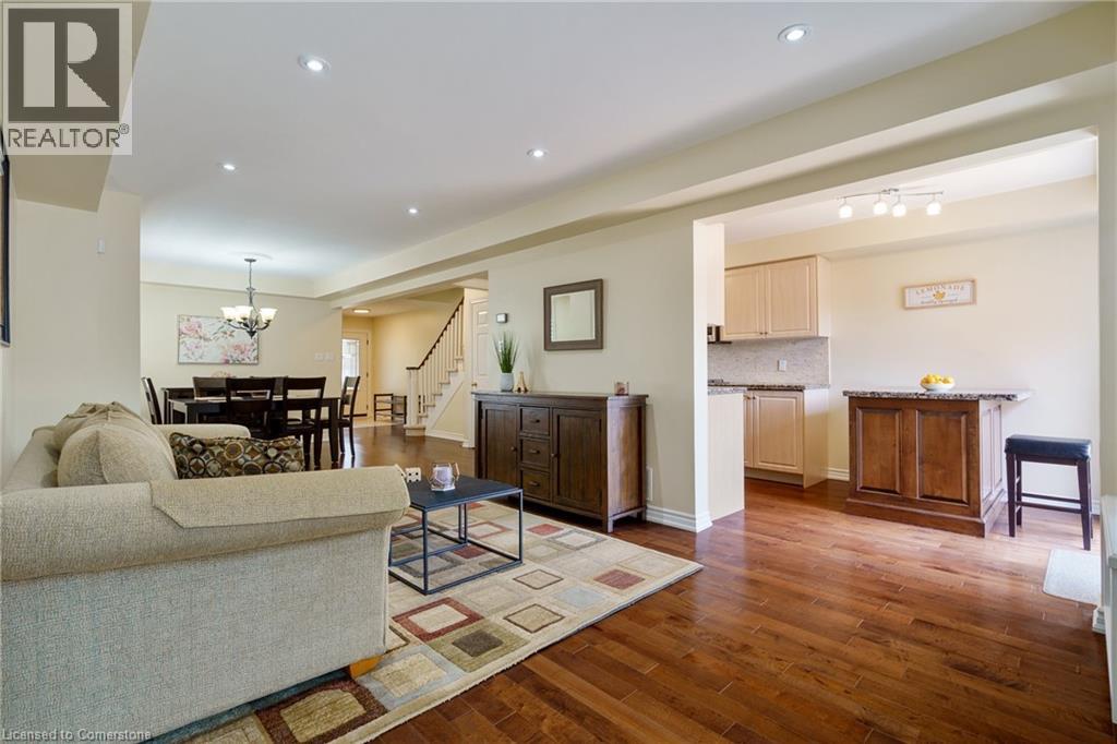 Photo 9 of 2626 Armour Crescent, Burlington ON