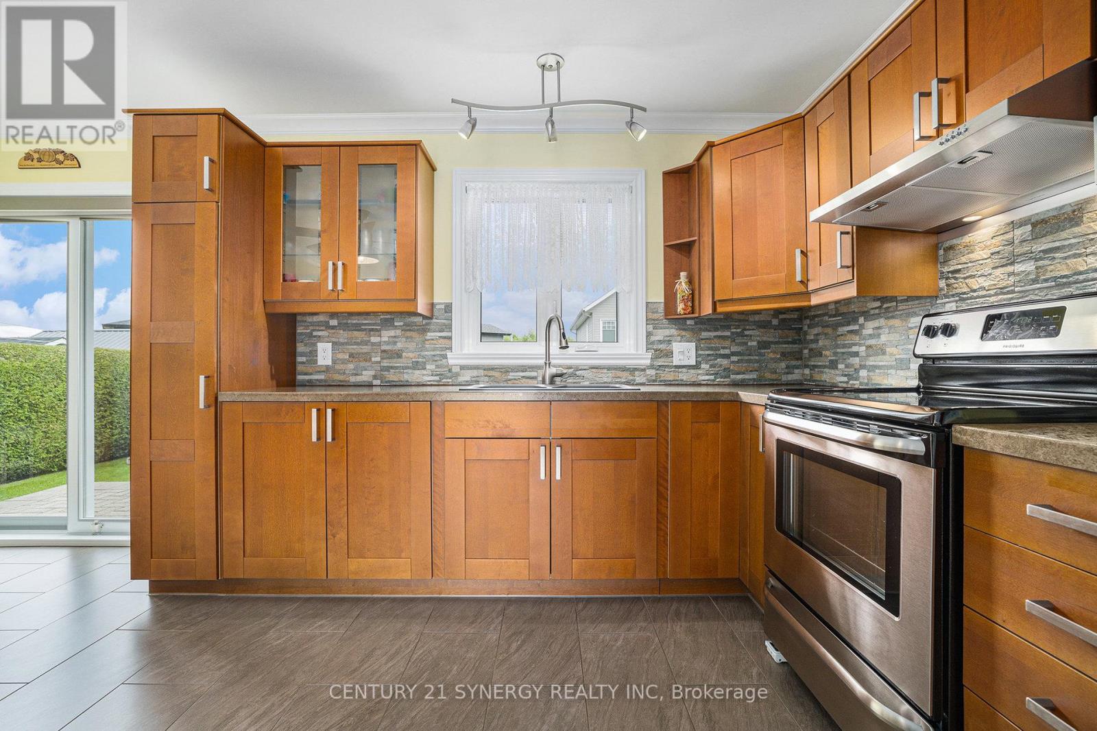 Photo 11 of 96 Alexandre Street, Alfred And Plantagenet ON