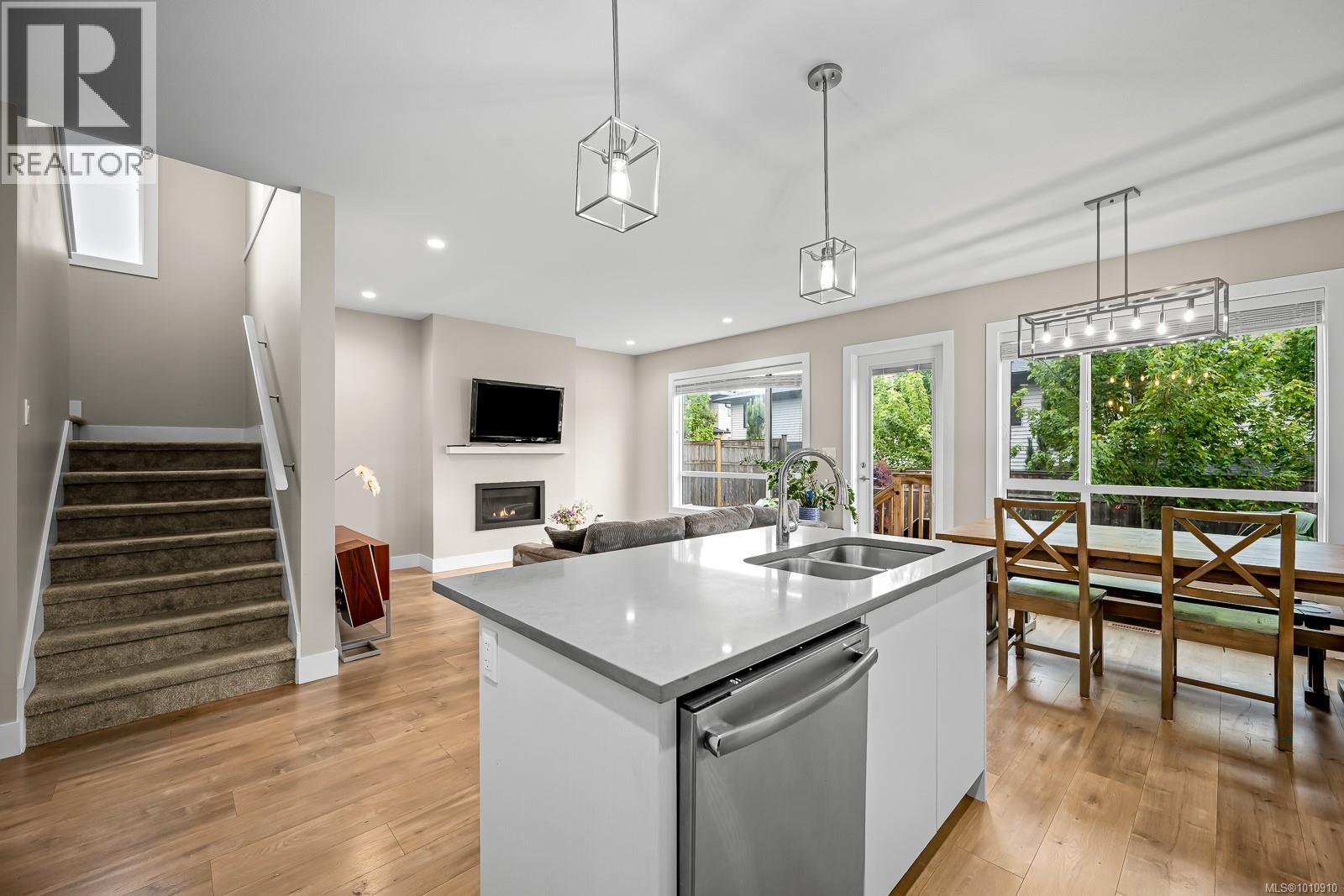 46 2607 Kendal Ave, Cumberland