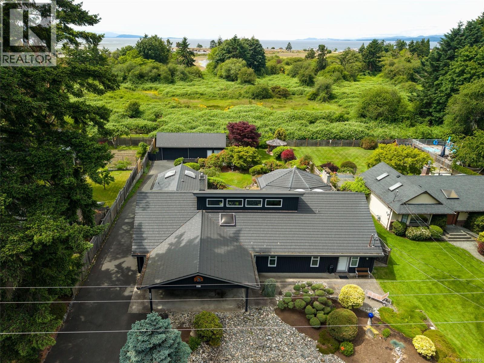Photo 4 of 807 Shorewood Dr, Parksville BC