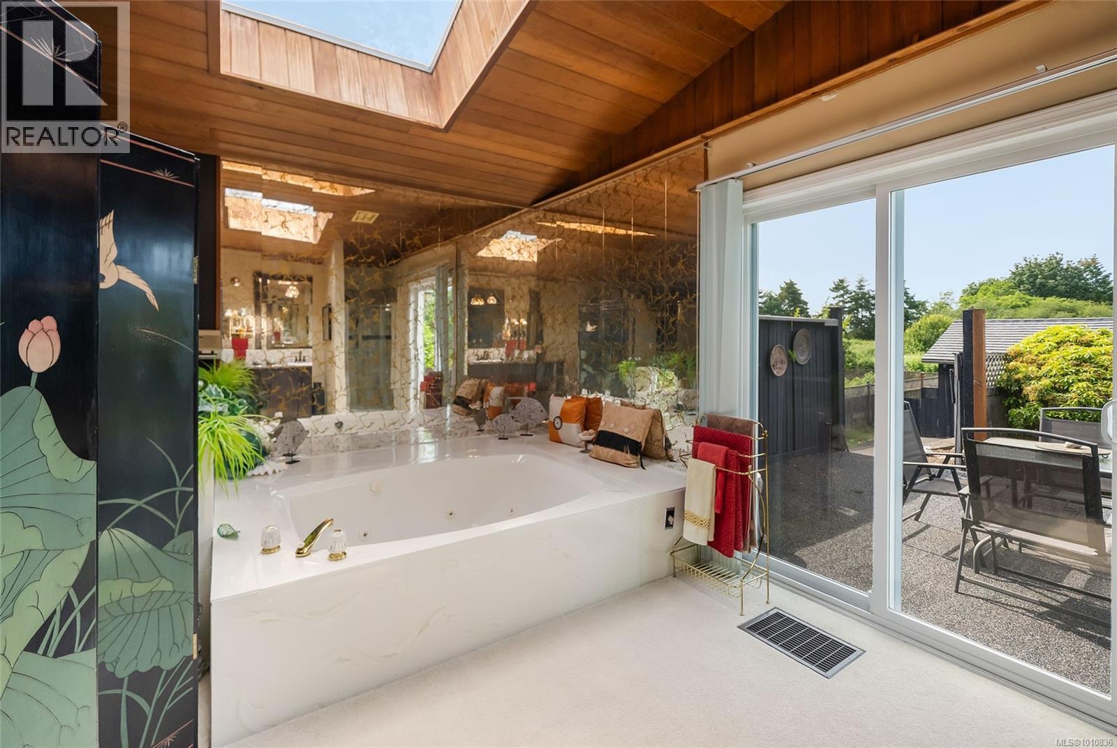 Photo 30 of 807 Shorewood Dr, Parksville BC
