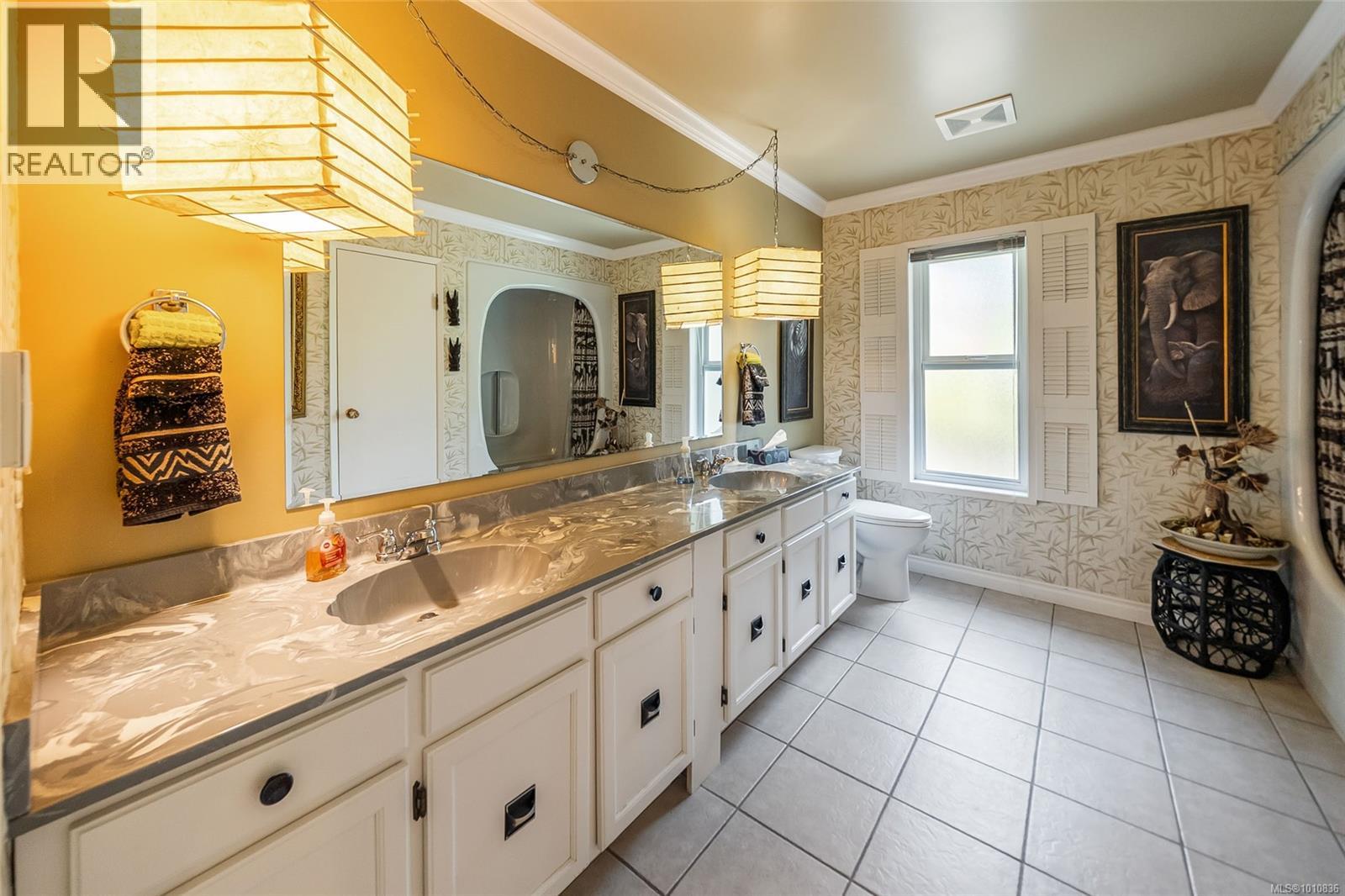 Photo 18 of 807 Shorewood Dr, Parksville BC