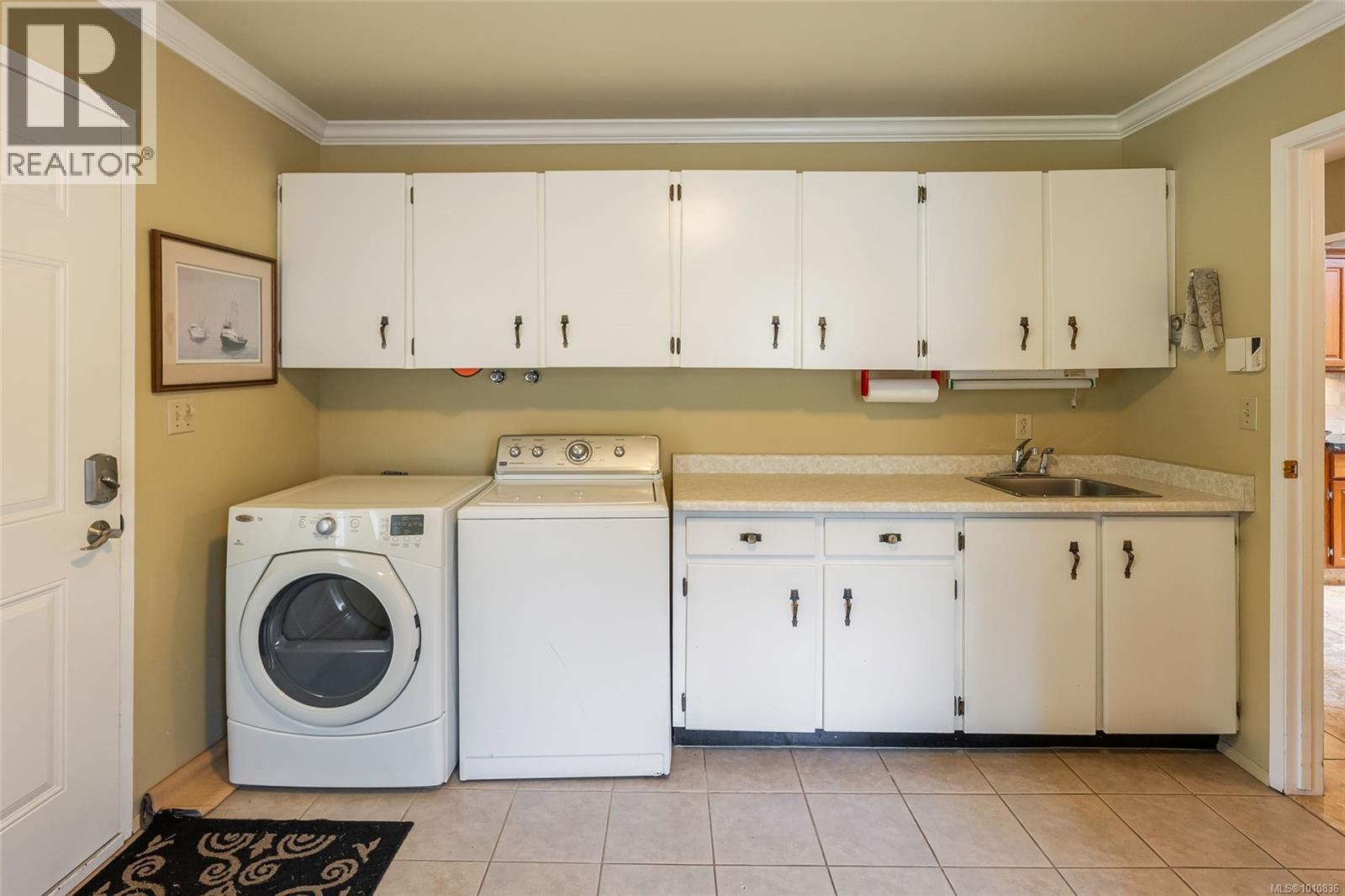 Photo 17 of 807 Shorewood Dr, Parksville BC