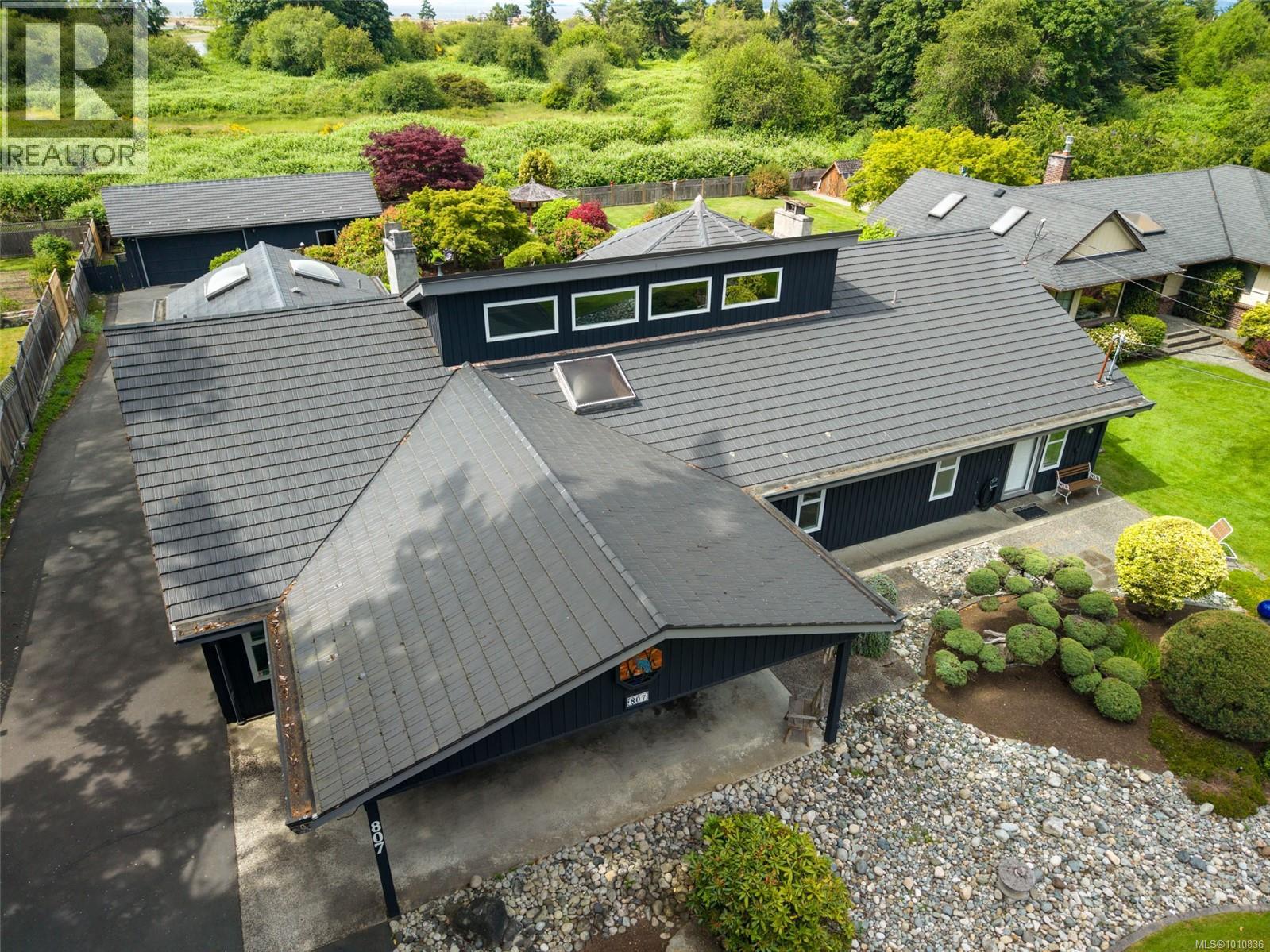 Photo 48 of 807 Shorewood Dr, Parksville BC