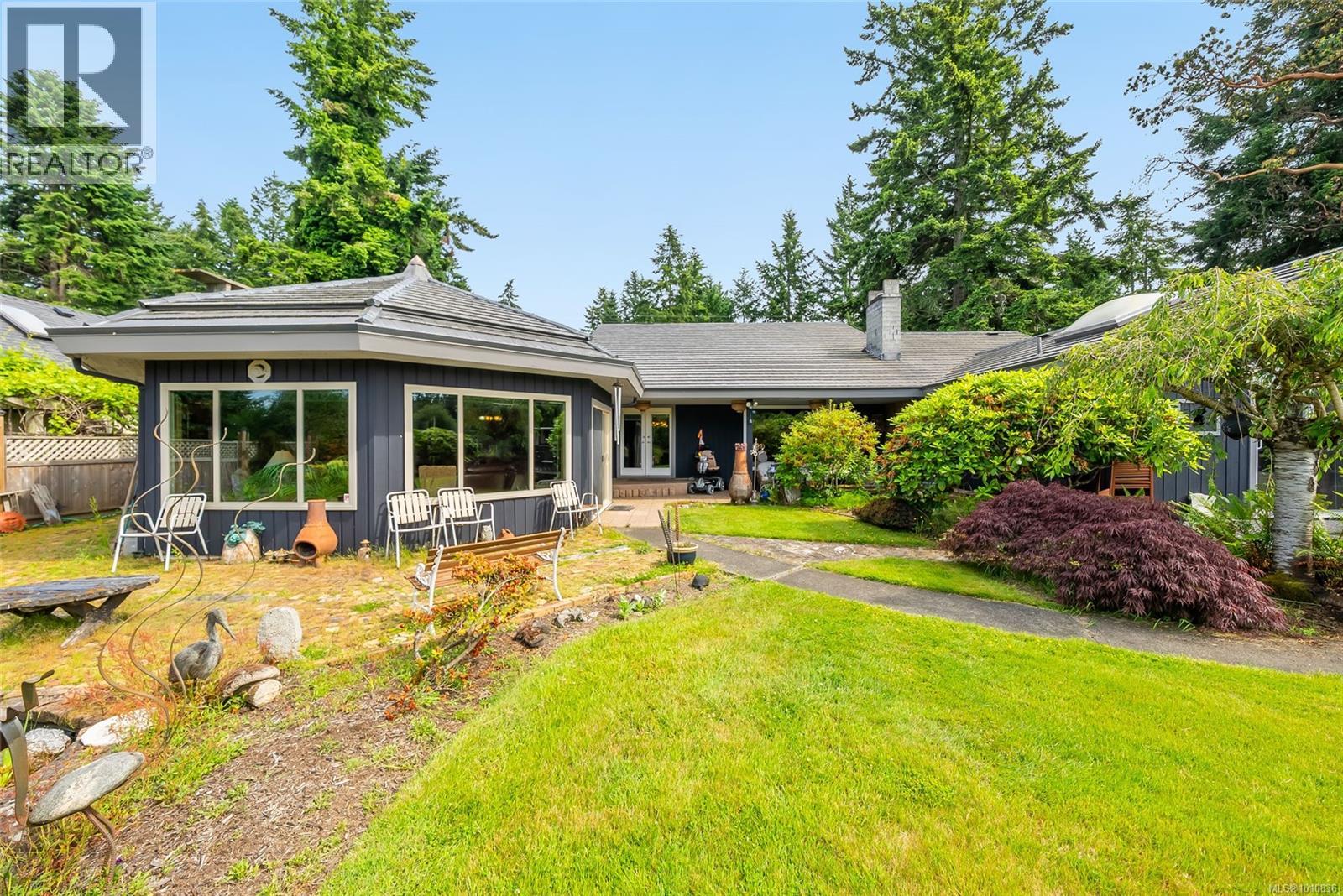 Photo 25 of 807 Shorewood Dr, Parksville BC