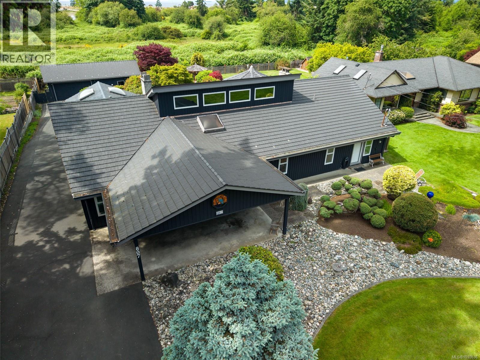 Photo 9 of 807 Shorewood Dr, Parksville BC