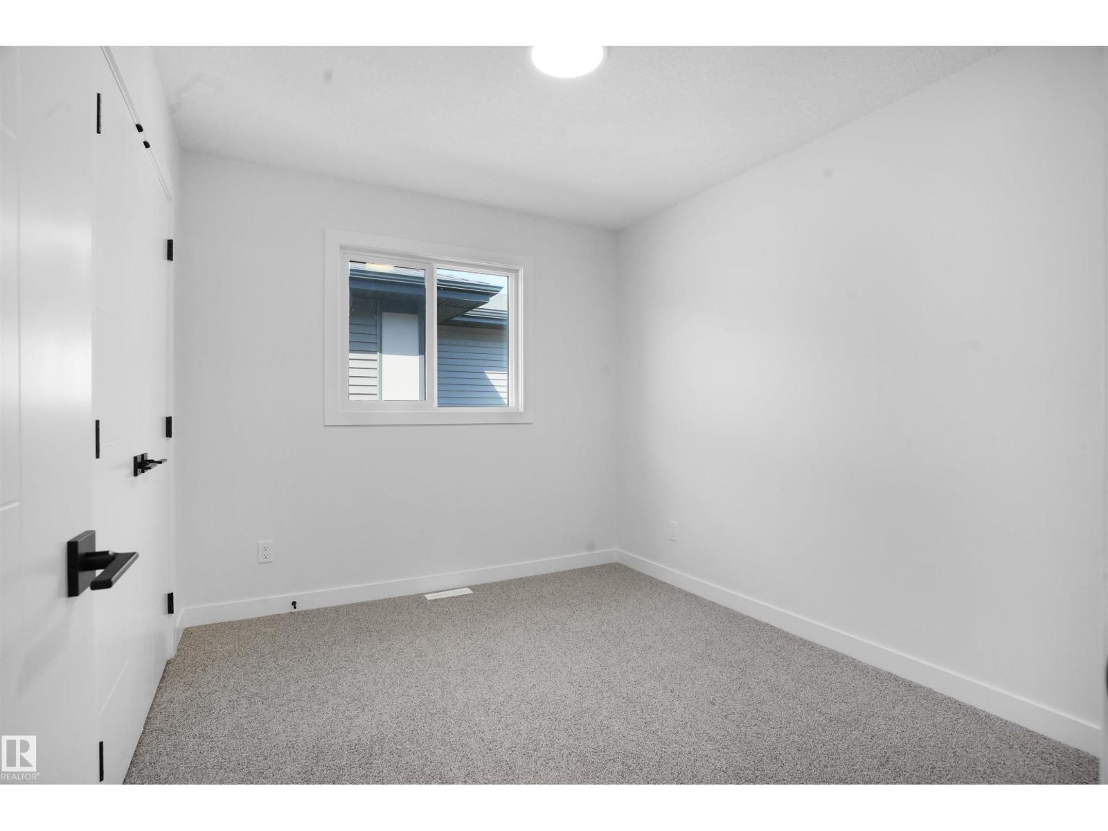 Photo 25 of 3322 Chickadee Dr Nw, Edmonton AB