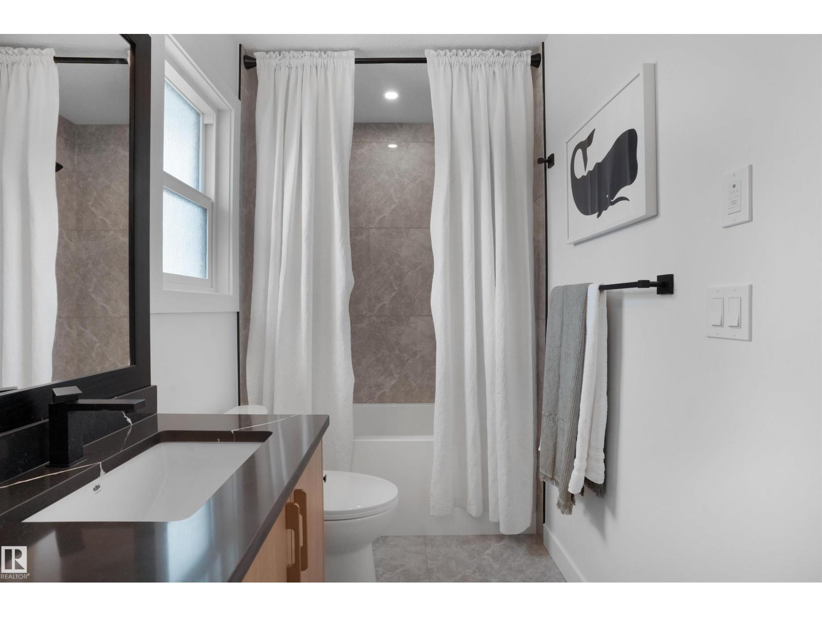 Photo 4 of 3324 Chickadee Dr Nw, Edmonton AB