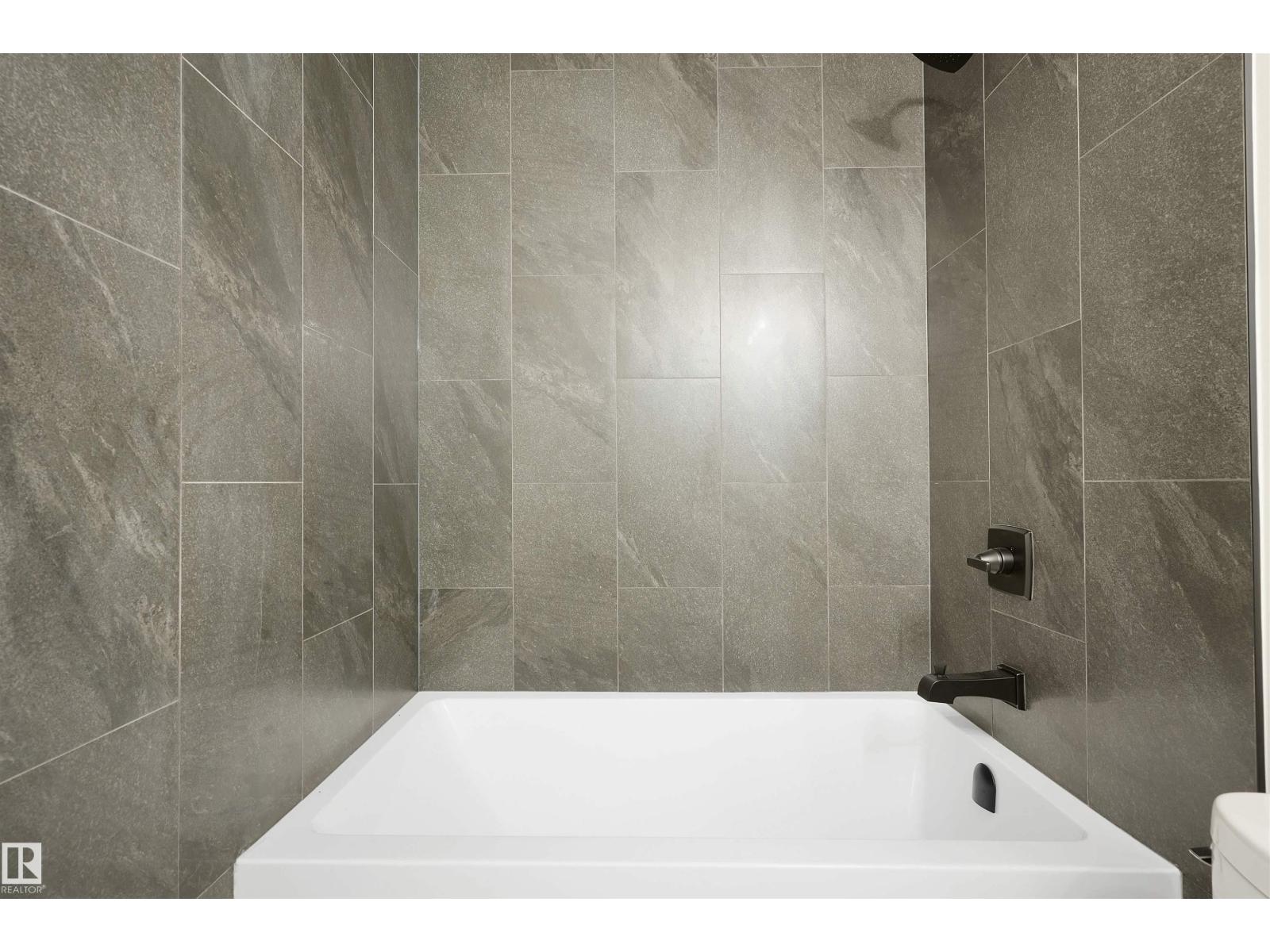 Photo 6 of 3326 Chickadee Dr Nw, Edmonton AB