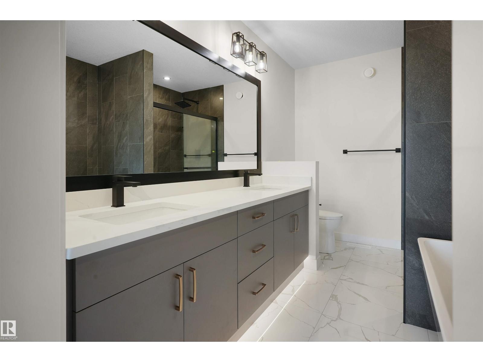 Photo 3 of 3326 Chickadee Dr Nw, Edmonton AB
