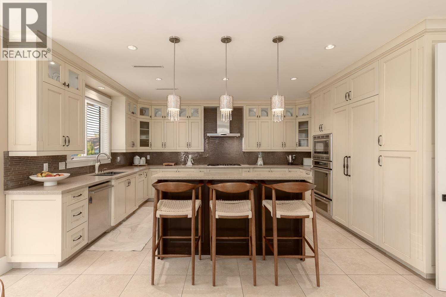 Photo 6 of 7120 Ridge Drive, Burnaby BC