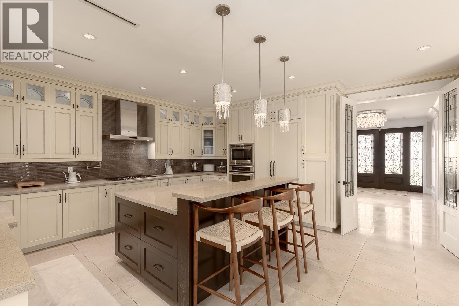 Photo 8 of 7120 Ridge Drive, Burnaby BC