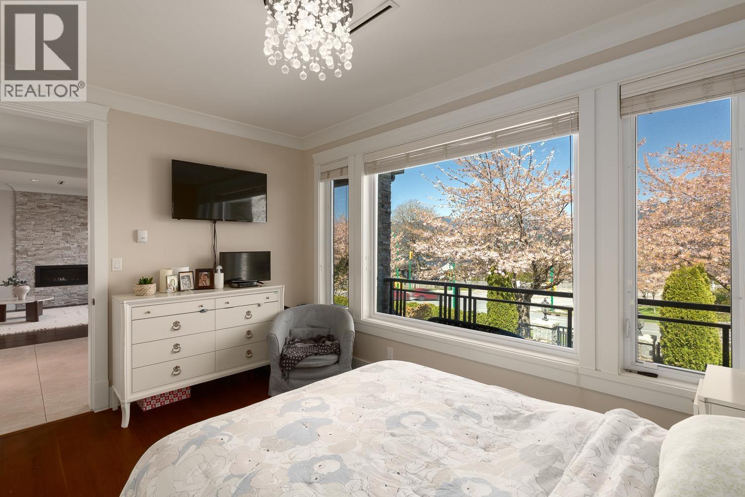 Photo 17 of 7120 Ridge Drive, Burnaby BC