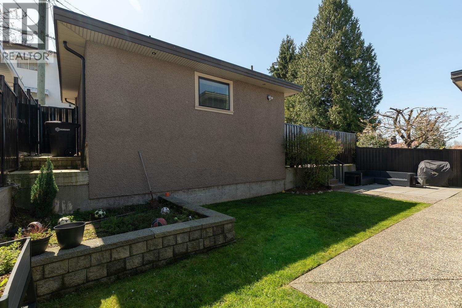 Photo 36 of 7120 Ridge Drive, Burnaby BC