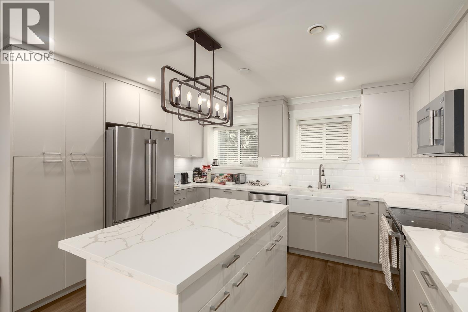 Photo 33 of 7120 Ridge Drive, Burnaby BC