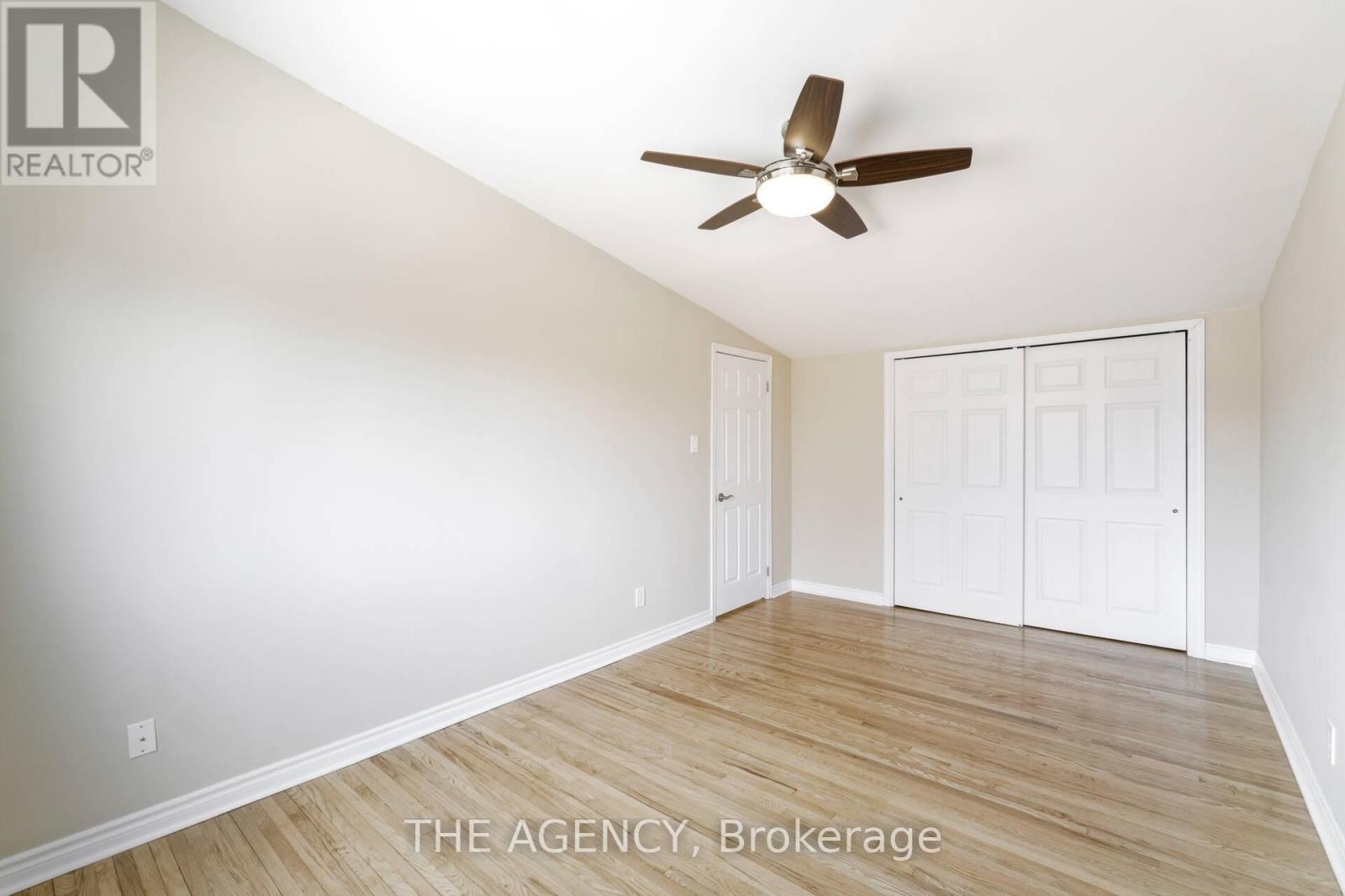 Photo 6 of 21 90 Castlebury Crescent, Toronto ON