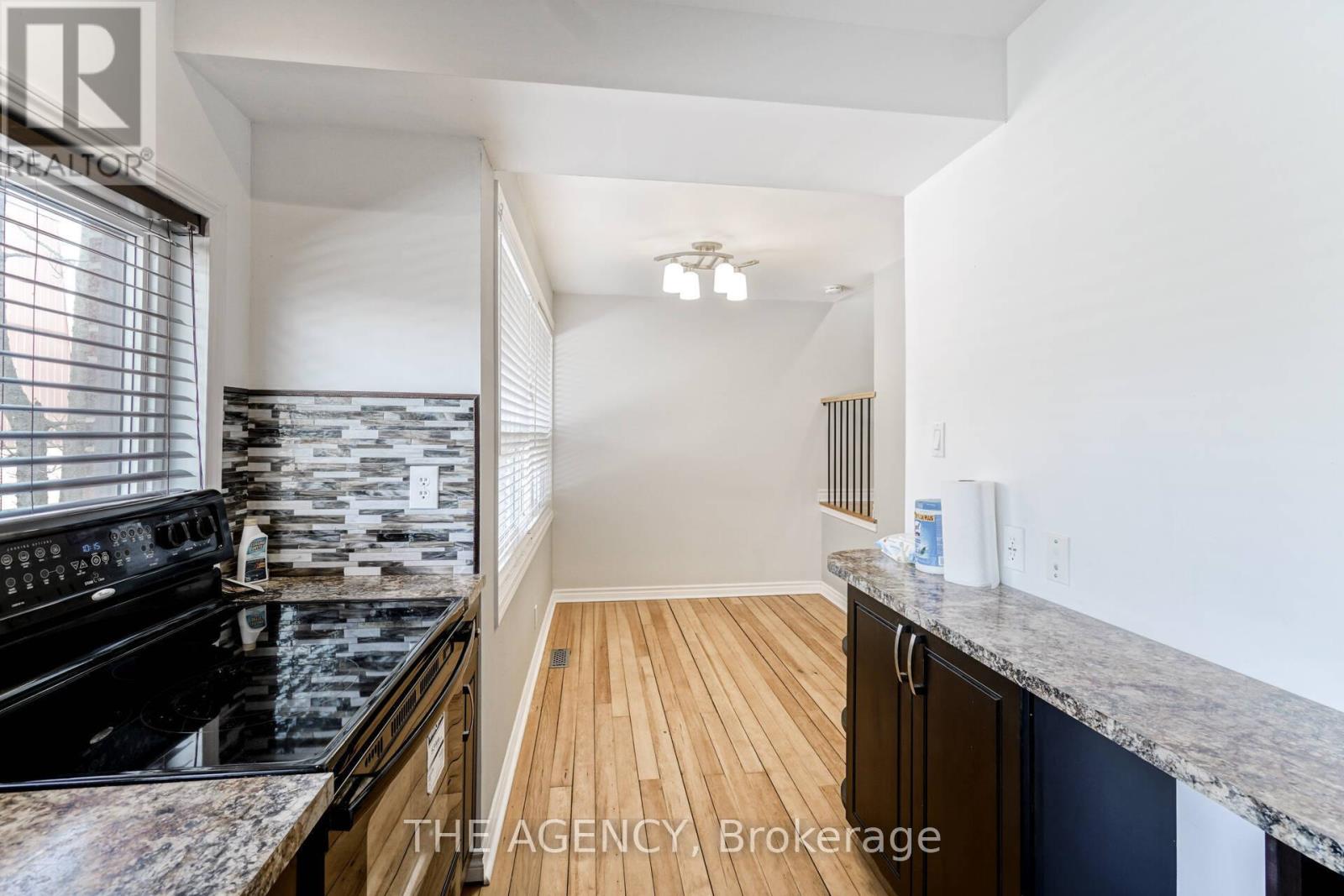 Photo 12 of 21 90 Castlebury Crescent, Toronto ON