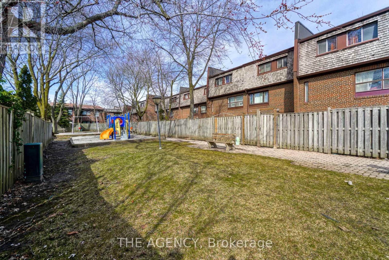 Photo 27 of 21 90 Castlebury Crescent, Toronto ON