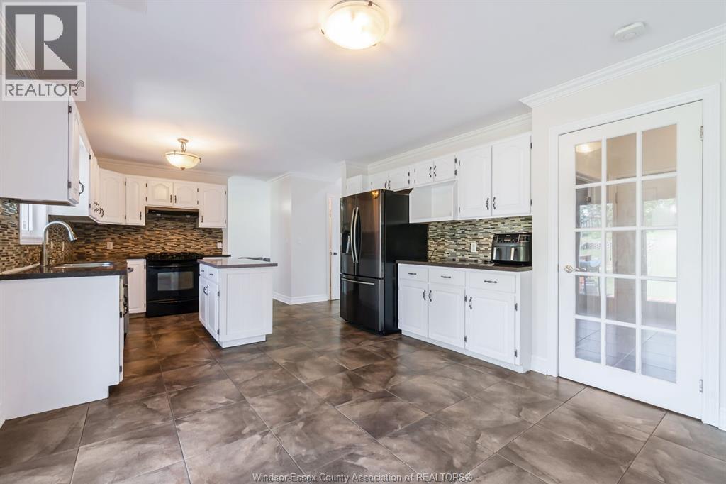Photo 8 of 28 Carter Avenue, Leamington ON
