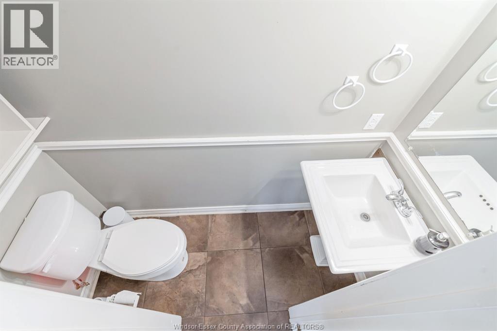 Photo 9 of 28 Carter Avenue, Leamington ON