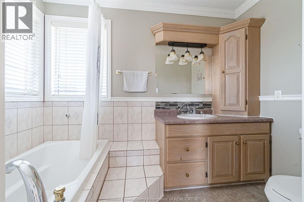Photo 16 of 28 Carter Avenue, Leamington ON