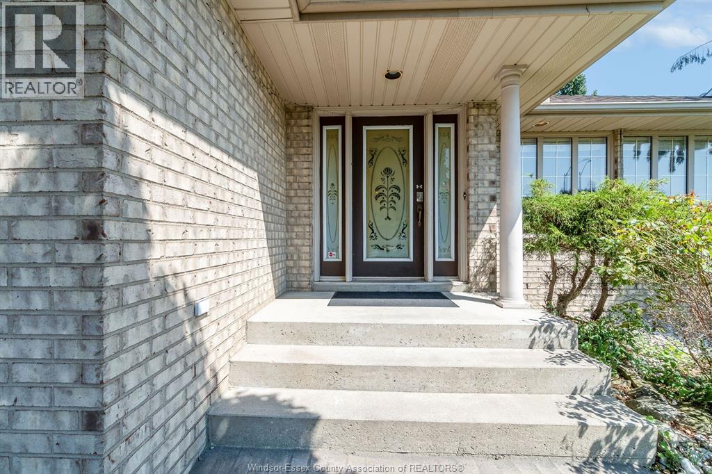 Photo 2 of 28 Carter Avenue, Leamington ON