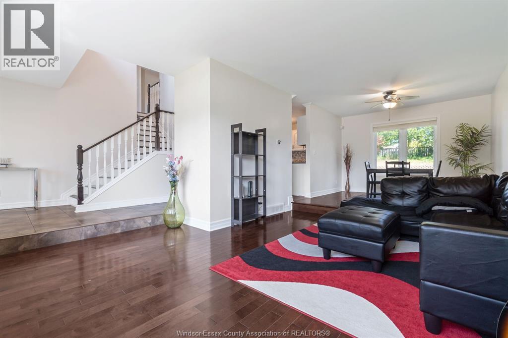 Photo 4 of 28 Carter Avenue, Leamington ON