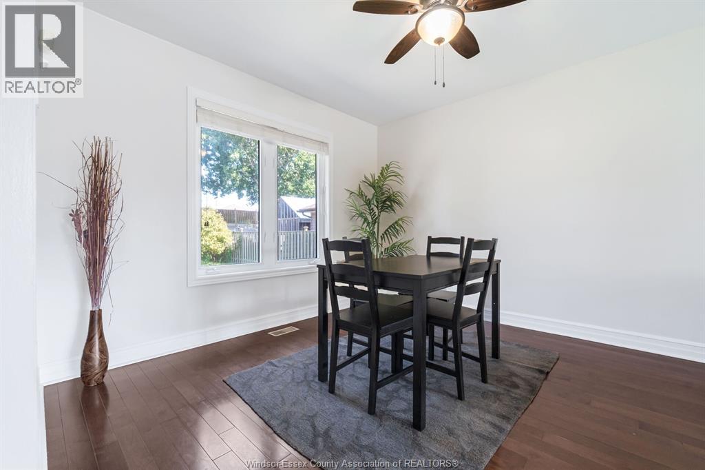 Photo 5 of 28 Carter Avenue, Leamington ON