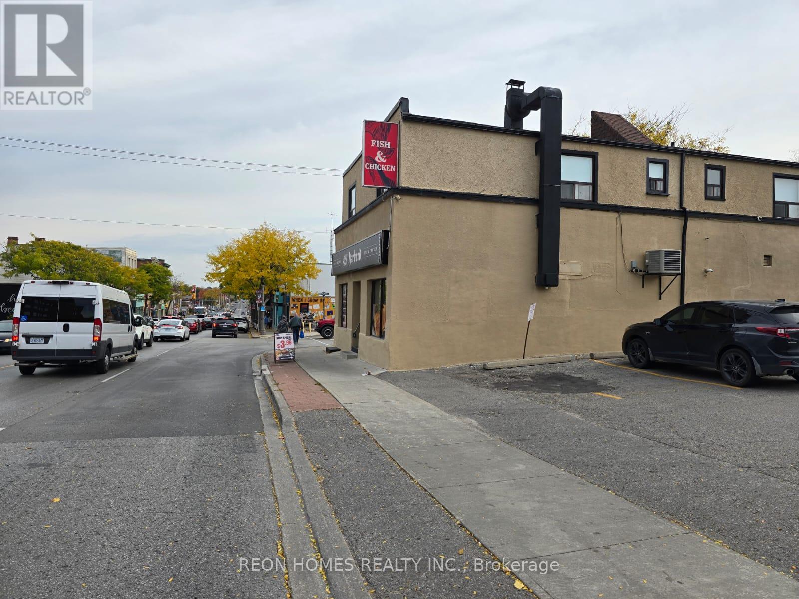 Photo 15 of 201 Dundas Street W, Whitby ON