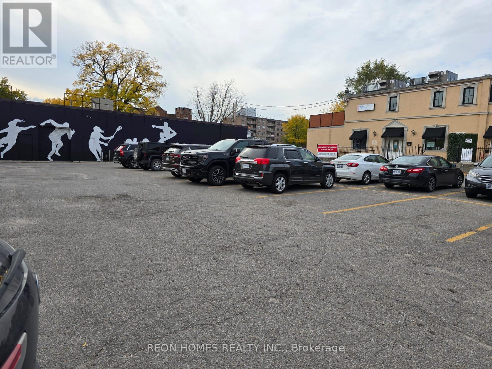 Photo 8 of 201 Dundas Street W, Whitby ON