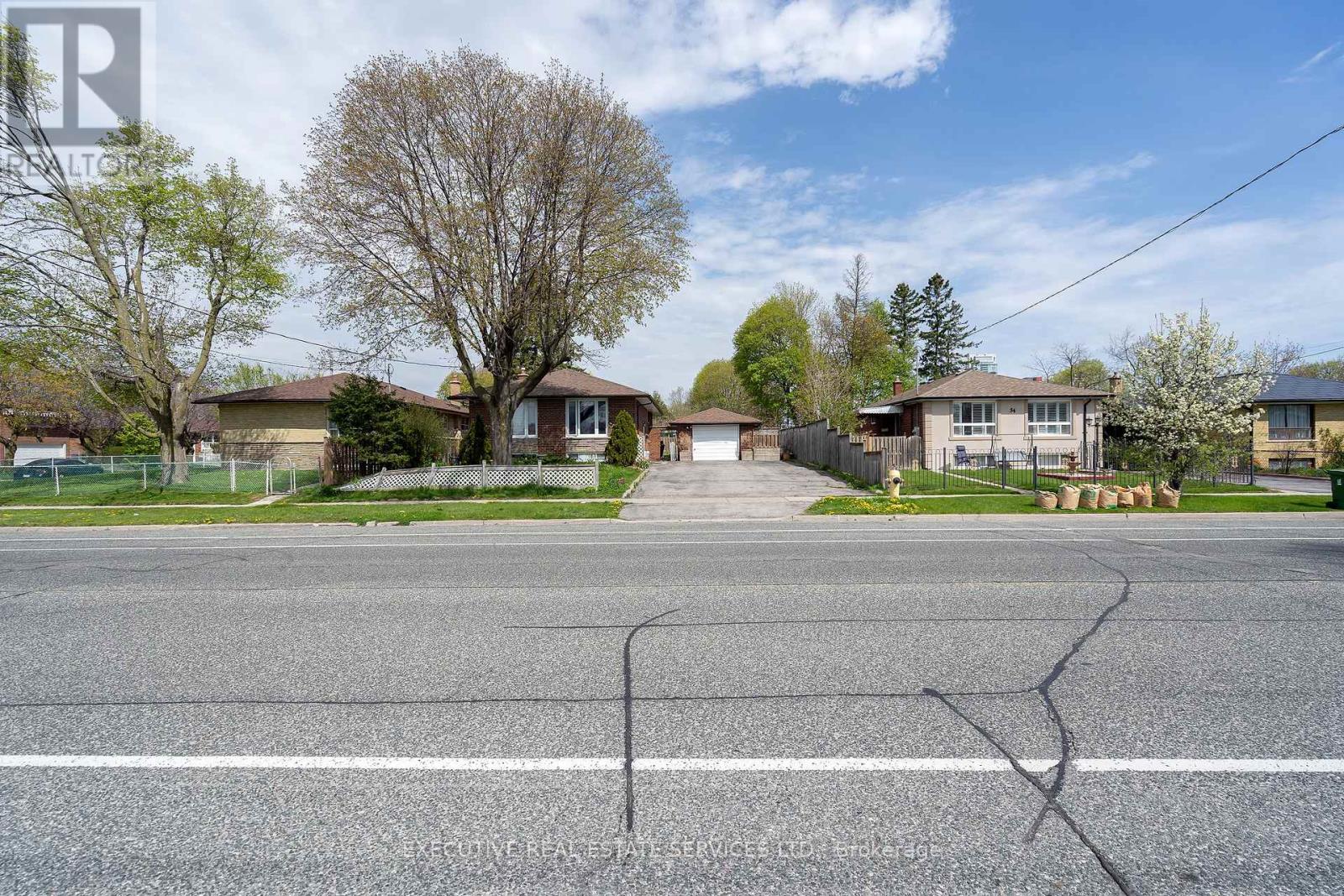 Photo 13 of 32 Brimorton Drive, Toronto ON